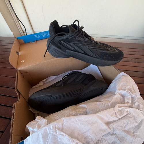 Adidas Ozelia sneakers like new, size 38 2/3, black
