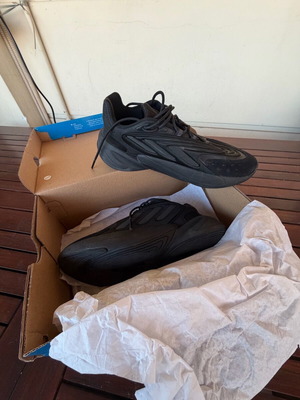Adidas Ozelia sneakers like new, size 38 2/3, black