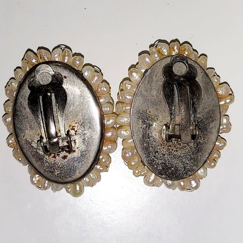 Vintage earrings with small freshwater pearls, like new
