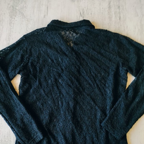 Black shirt with embroidery like new