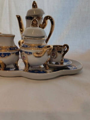 Collectible Miniature Tea Set Like New