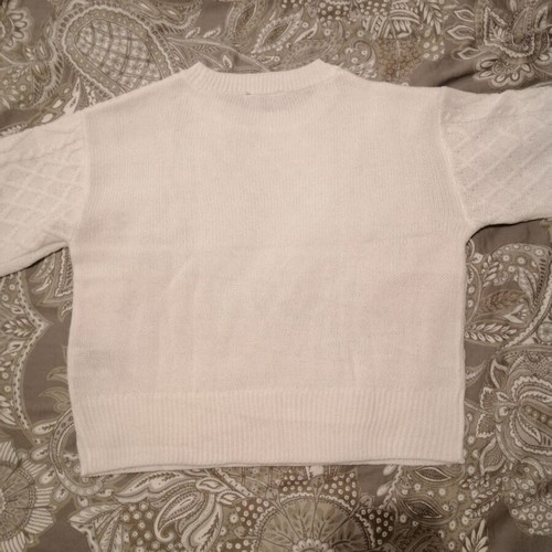 Pullover size S-M like new, white, knit pattern