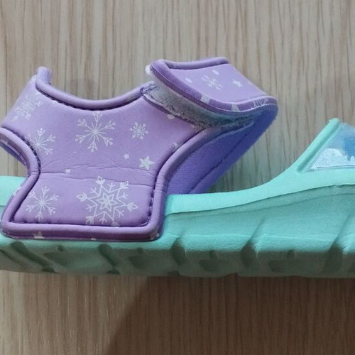Frozen District sandals for girls size 25 like new, purple and turquoise