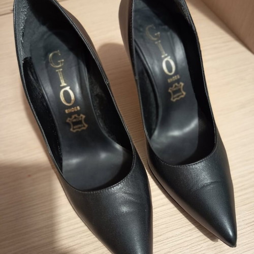 Women's black pumps size 38 like new