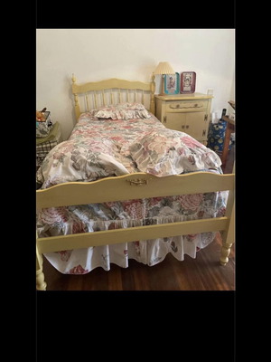 Bedroom set like new, American made