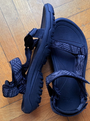 Teva Hurricane XLT3 sandals new, size 38, blue and purple