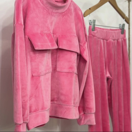 Velvet set with pockets on blouse and pants, new, pink, sizes 14 and 16