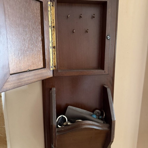 Wooden frame for keys and photo like new