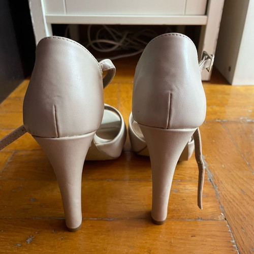 Migato sandals used, nude color, size 36 with buckle