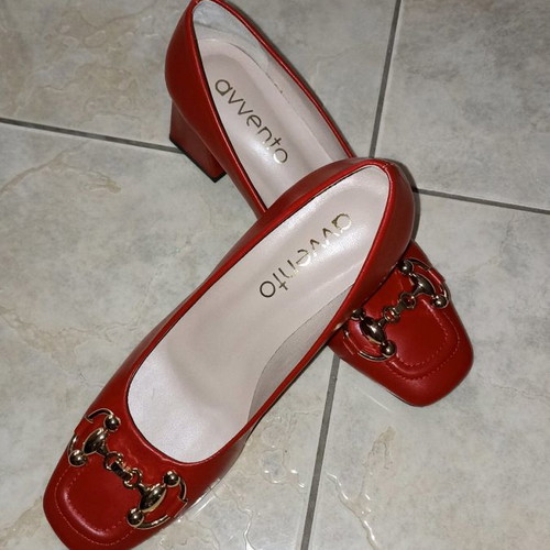 Avento red pumps new with low square heel size 38