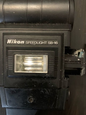 Nikon Speedlight SB-16 flash used