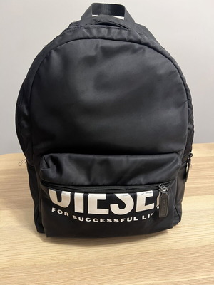 Diesel backpack μαύρη μεταχειρισμένη με ελαττωματικά φερμουάρ