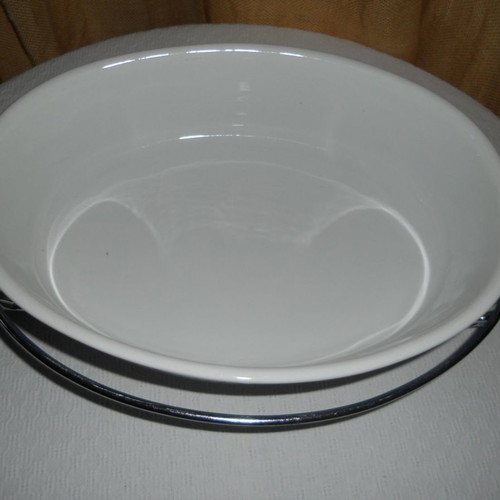 Matilda Line Oval Heat-Resistant Cookware with Stainless Steel Base Like New