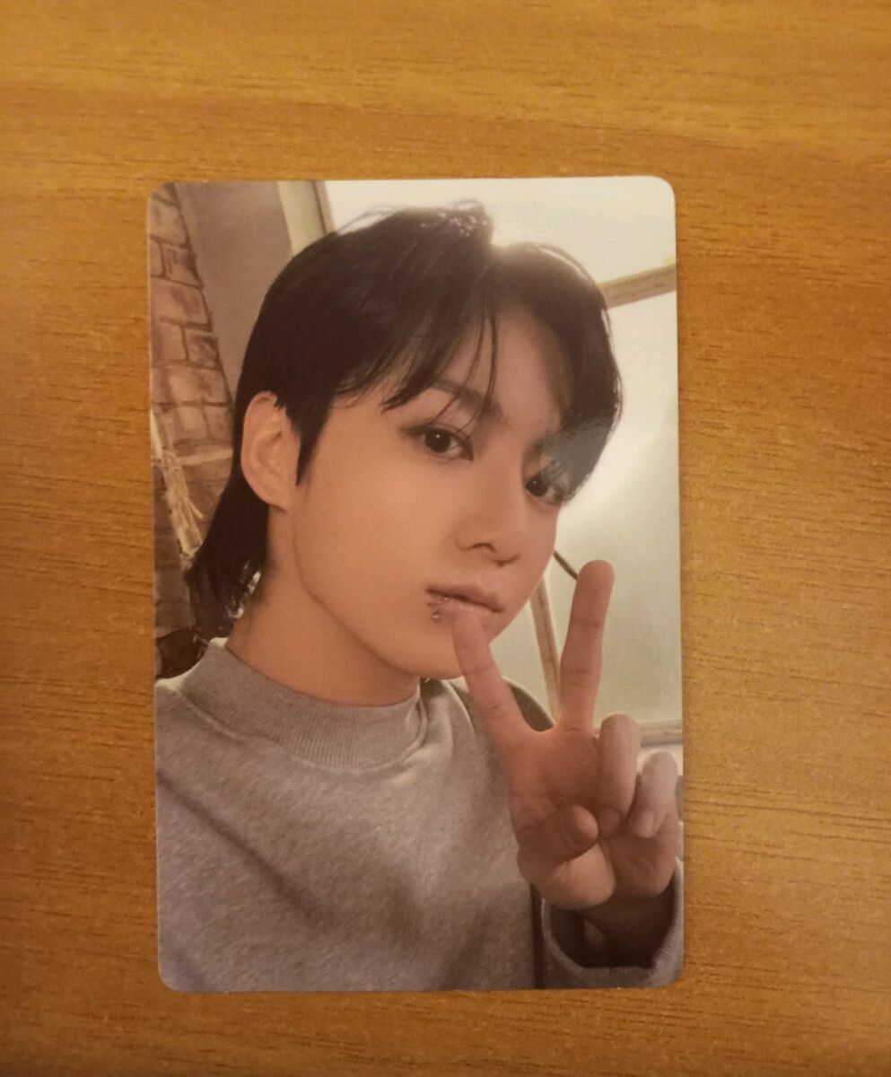 BTS Jungkook Golden Weverse Album like new - € 28,00 - Vendora.cy