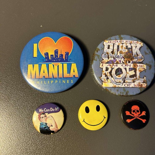 Pins with various designs, pack of 8 pieces