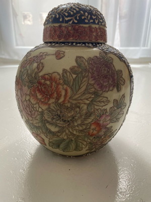 Royal Satsuma vase like new with embossed gold detail