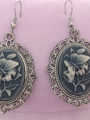 Vintage earrings like new, elegant blue and silver design