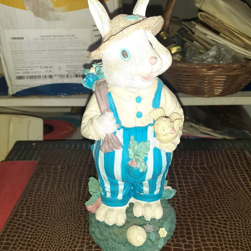 Rabbit figurine with shopping new, made of plastic
