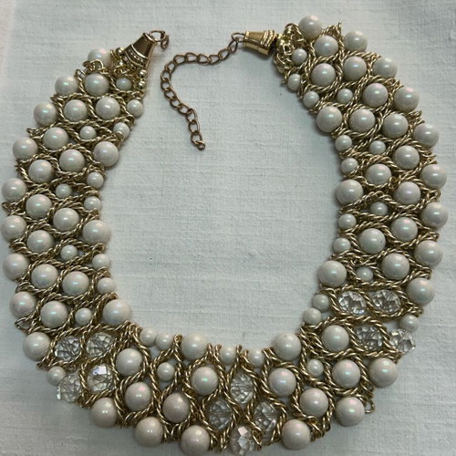 Necklace with pearls and crystals like new, beige and gold