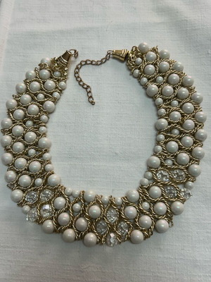 Necklace with pearls and crystals like new, beige and gold