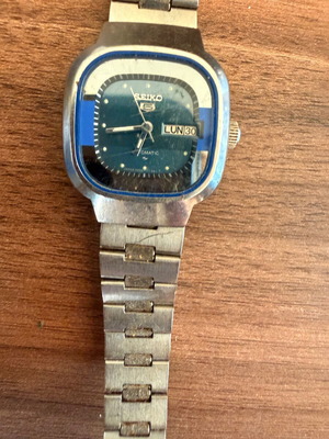 Seiko vintage bracelet-style watch used stainless steel