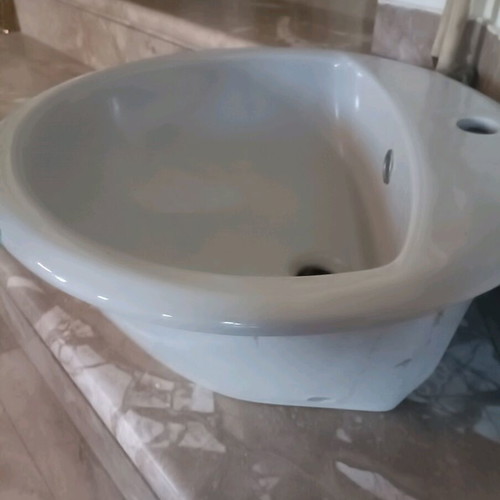 Ideal Standard round bathroom sink like new