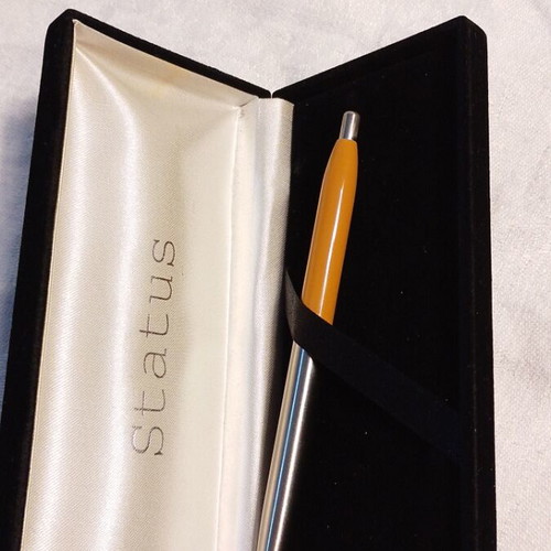 Vintage Status pen case with silver and tan metal pen like new