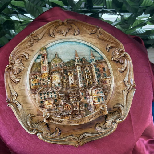 Vintage embossed wall plate Italian city 3D souvenir like new