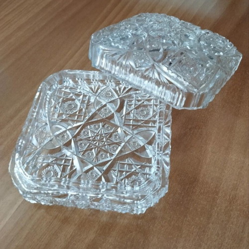 Carved crystal bonbonniere