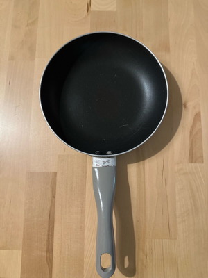 Small non-stick frying pan 20cm used
