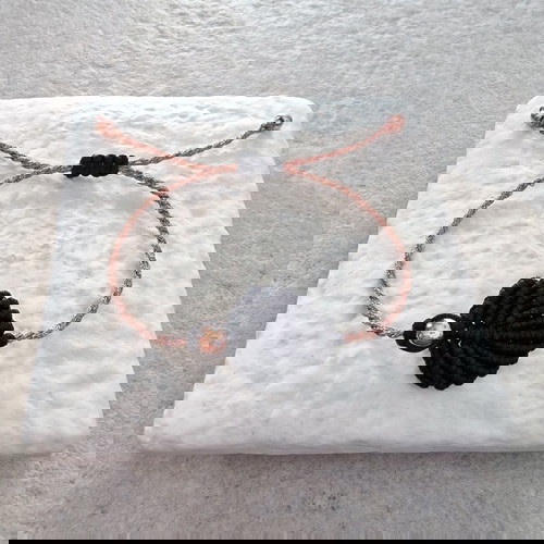 Βραχιόλι μεταλιζέ ροζ χρυσό με μαύρο φυλλαράκι και πέτρες αιματίτη χειροποίητο