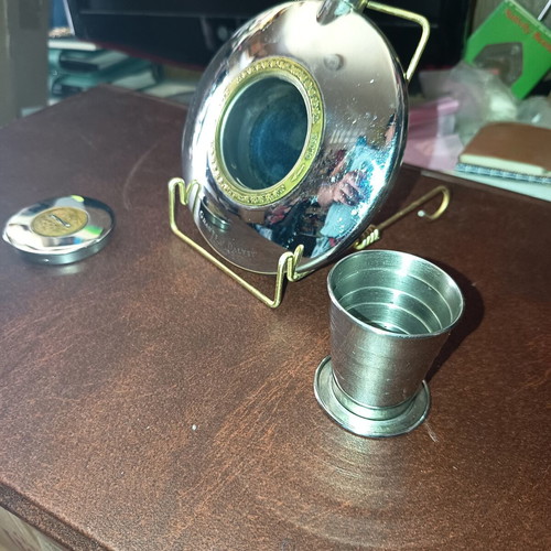 The Dalvey Flask luxury with built-in glass, like new