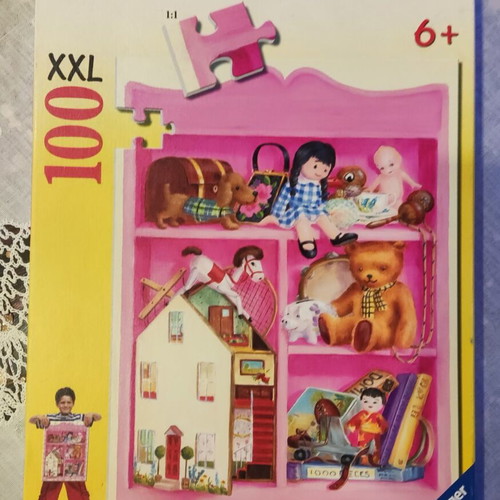 Ravensburger puzzle 100 pieces like new, girl's room theme