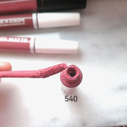 Lip Gloss Matte like new, set with Sixteen and Ushas