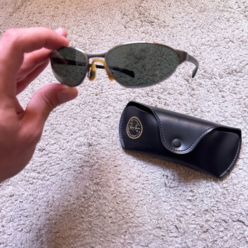 Ray Ban vintage sunglasses like new, black