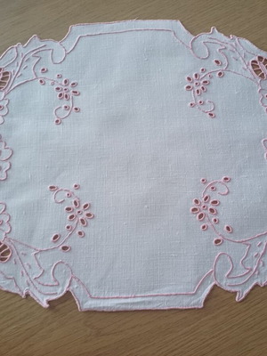 Pink small doily like new, 38x27 cm