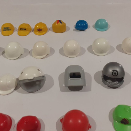 Playmobil lot of various hats like new
