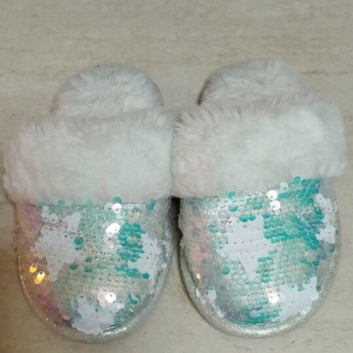 Children's slippers used size 26 with fur and sequins