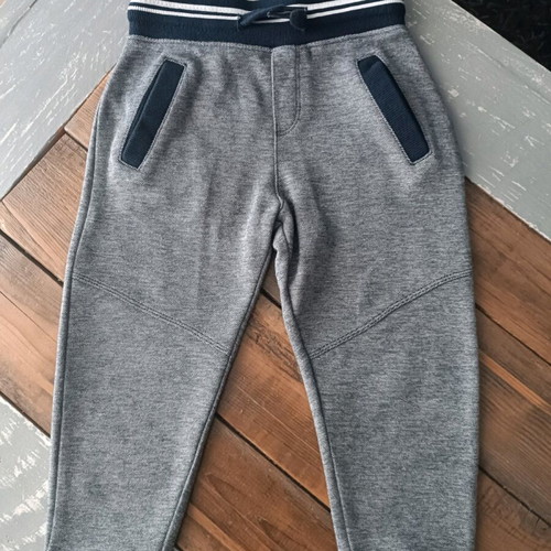 Orchestra boy's joggers size 4 years like new, navy blue