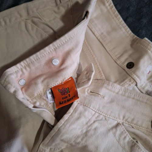Women's beige capri pants small like new