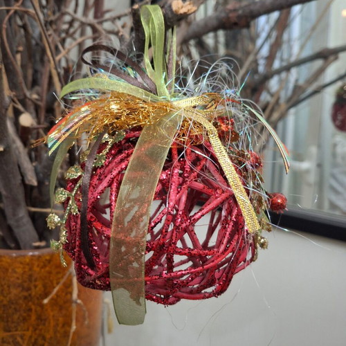Handmade Christmas rattan balls, red and gold, set of 2