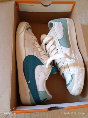 Nike women's athletic shoes like new, size 41, white