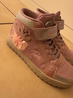 Lelly Kelly children's shoes used size 34 with sound