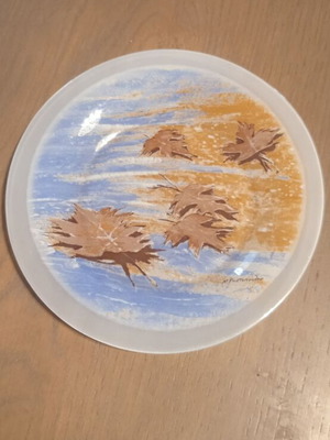 Lumidis Small Collectible Plate 2010 like new with artist signature