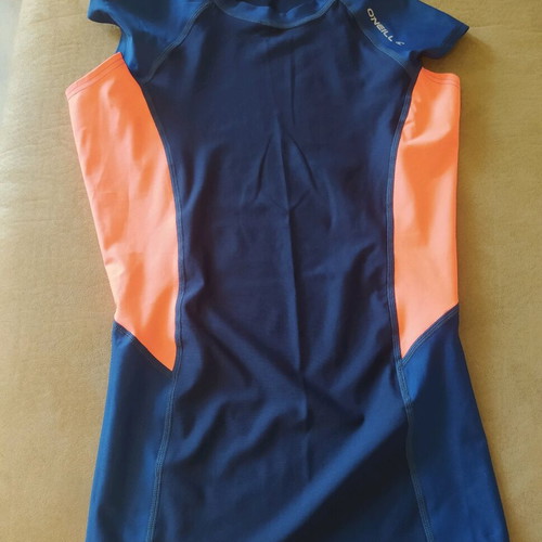 O'neill sun protection shirt like new, XS/S size, colorful