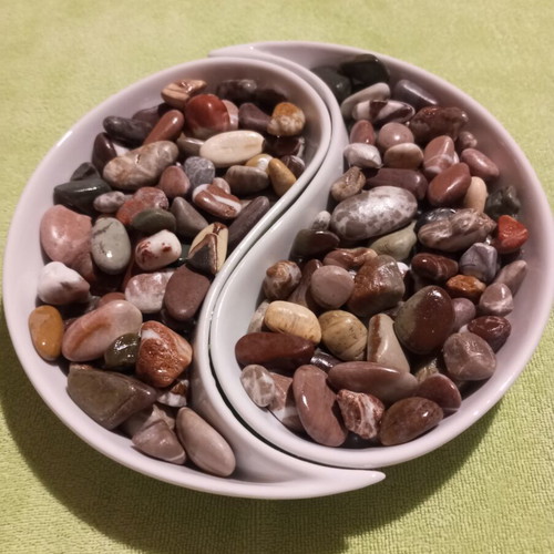 Handmade Varnished Sea Stones pack of 150, like new