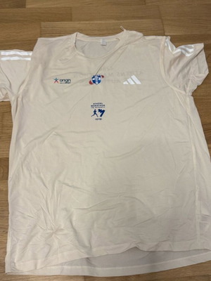 Адидас маратонска късръкавна спортна тениска размер M като нова, бежова