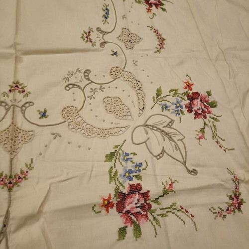 Hand-embroidered work by a Asia Minor grandmother like new with 8 doilies