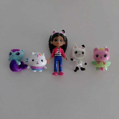 Gabby figures with four cats like new