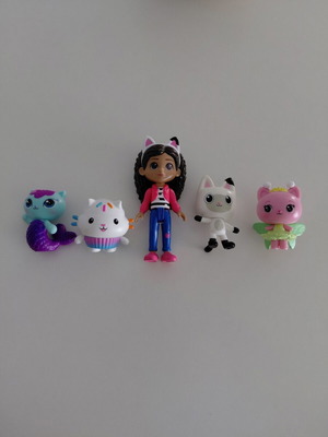 Gabby figures with four cats like new